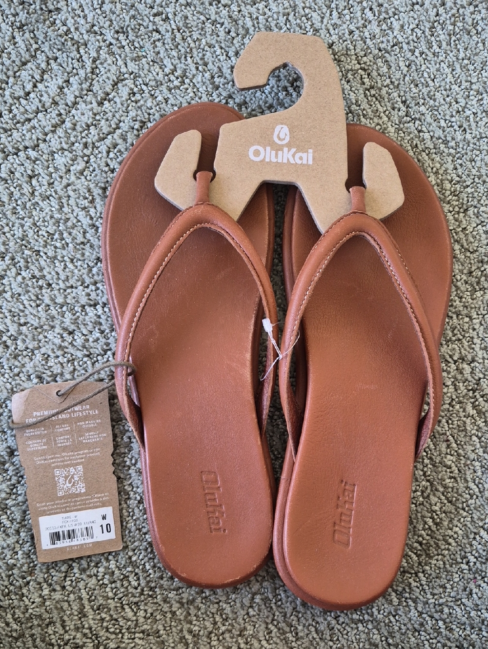 OluKai Women's Tan Leather Thong Sandals